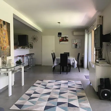 House Golfe Juan Apartament *